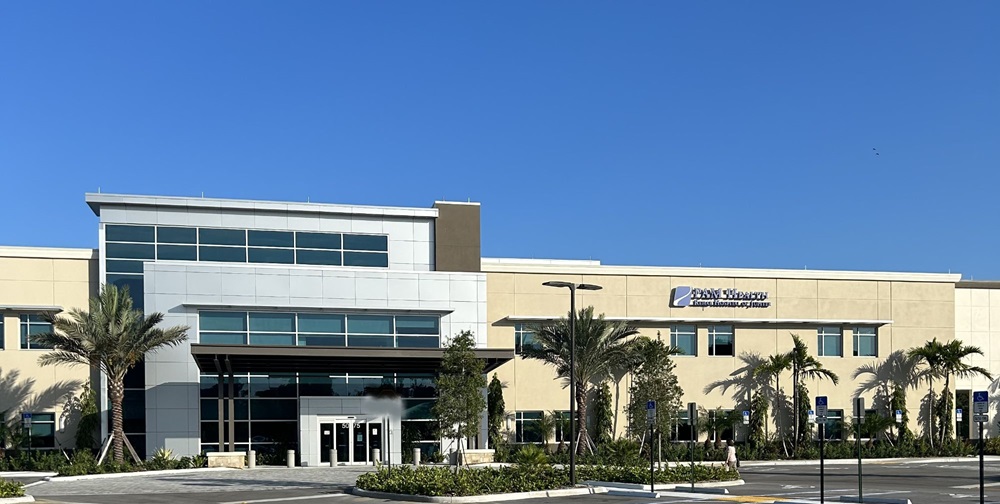 Daytime image of hospital in Jupiter, Florida